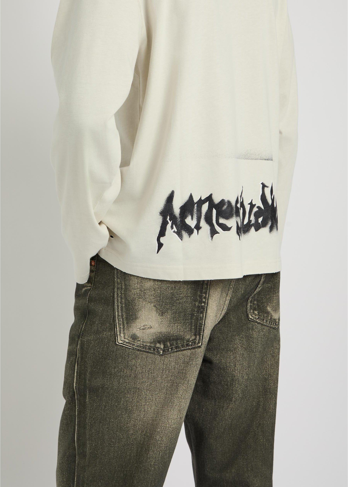 ACNE STUDIOS Graphic Oversized Long Sleeve T-Shirt חולצה ארוכה בגוון שמנת עם הדפס לוגו