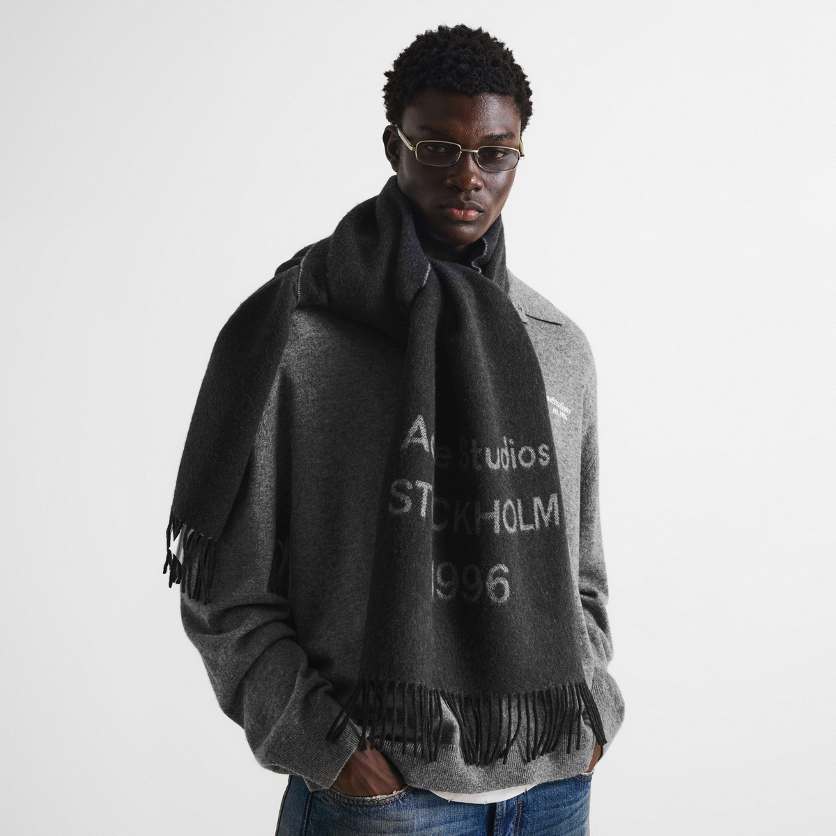 ACNE STUDIOS Venus 1996 Wool Scarf צעיף צמר שחור עם לוגו ג׳קארד