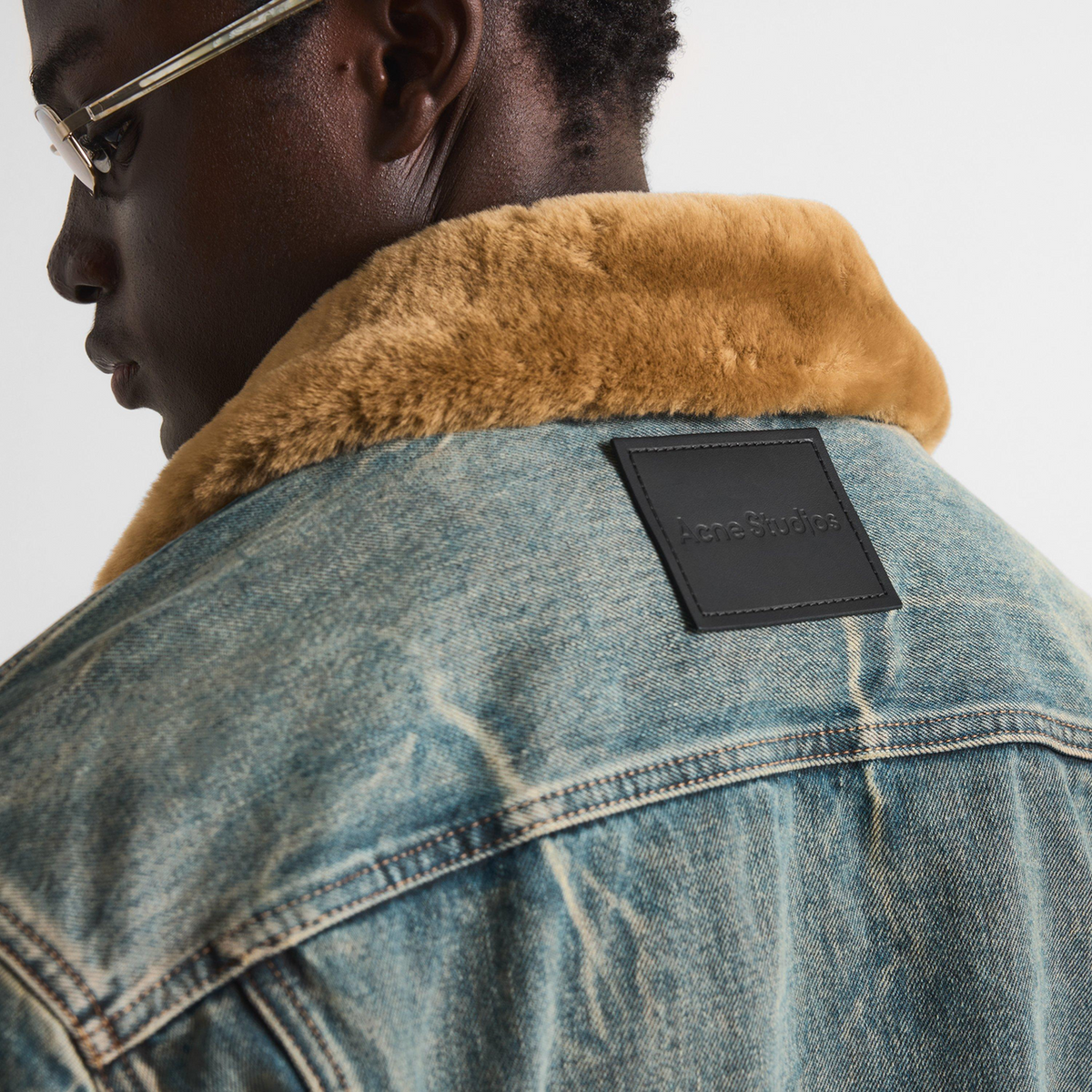 ACNE STUDIOS Rion Denim Jacket ז׳קט ג׳ינס כחול שטוף עם צווארון פרווה